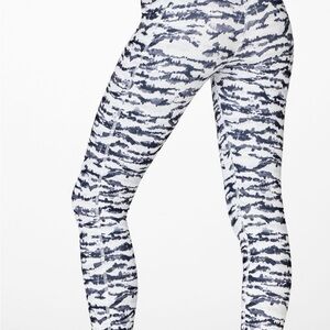 Fabletics Powerhold 7/8 length White Tigress Leggings XL